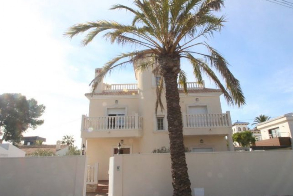 4 bedroom Detached Villa in Orihuela Costa