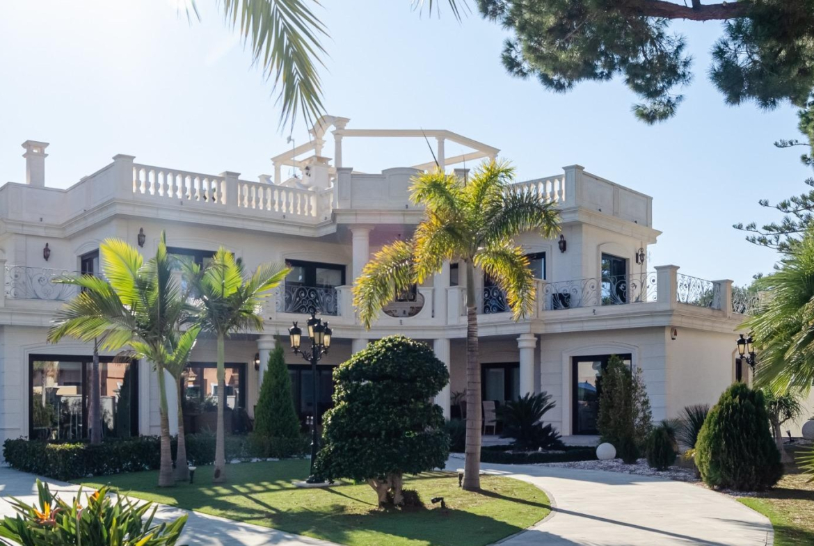 6 bedroom Detached Villa in Orihuela Costa